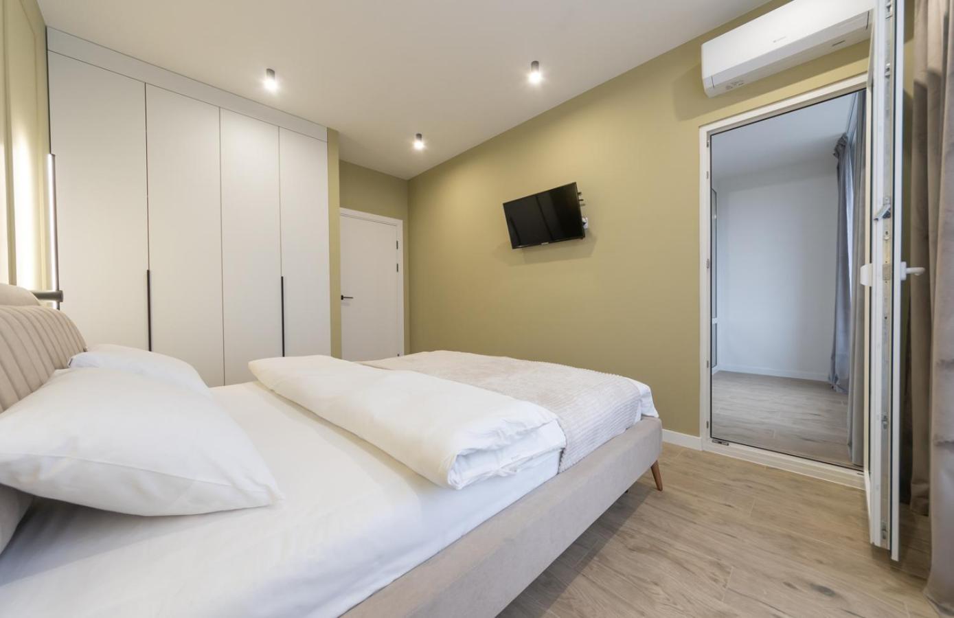Luxury Apartment Near Metro Station Osokorky Kiev Bagian luar foto