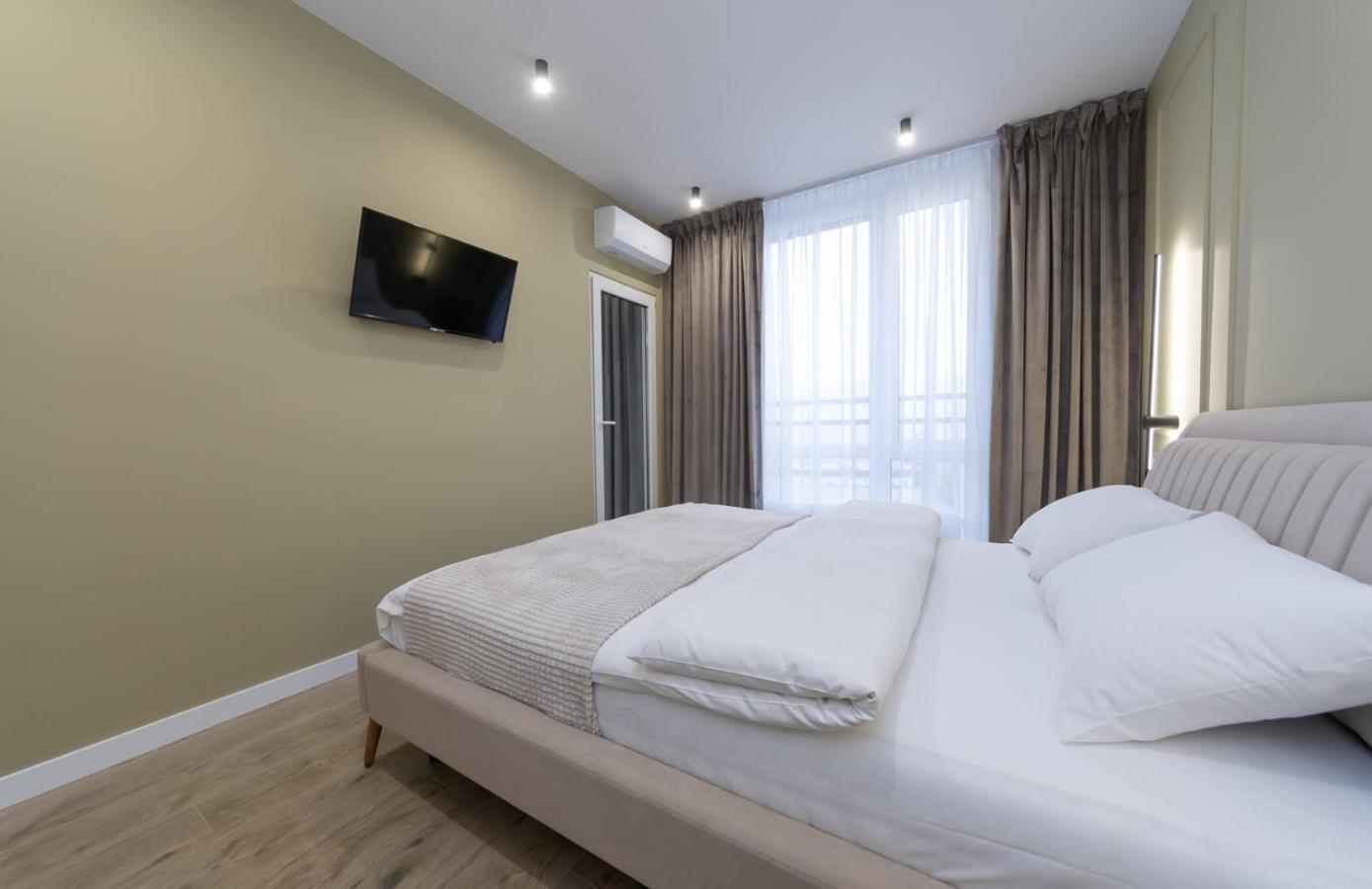 Luxury Apartment Near Metro Station Osokorky Kiev Bagian luar foto